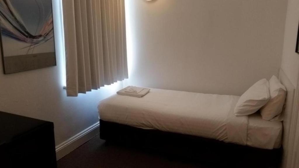 Wallaby Backpackers Hostel Perth - Note - Valid Passport Required To Check In - Buitenkant foto