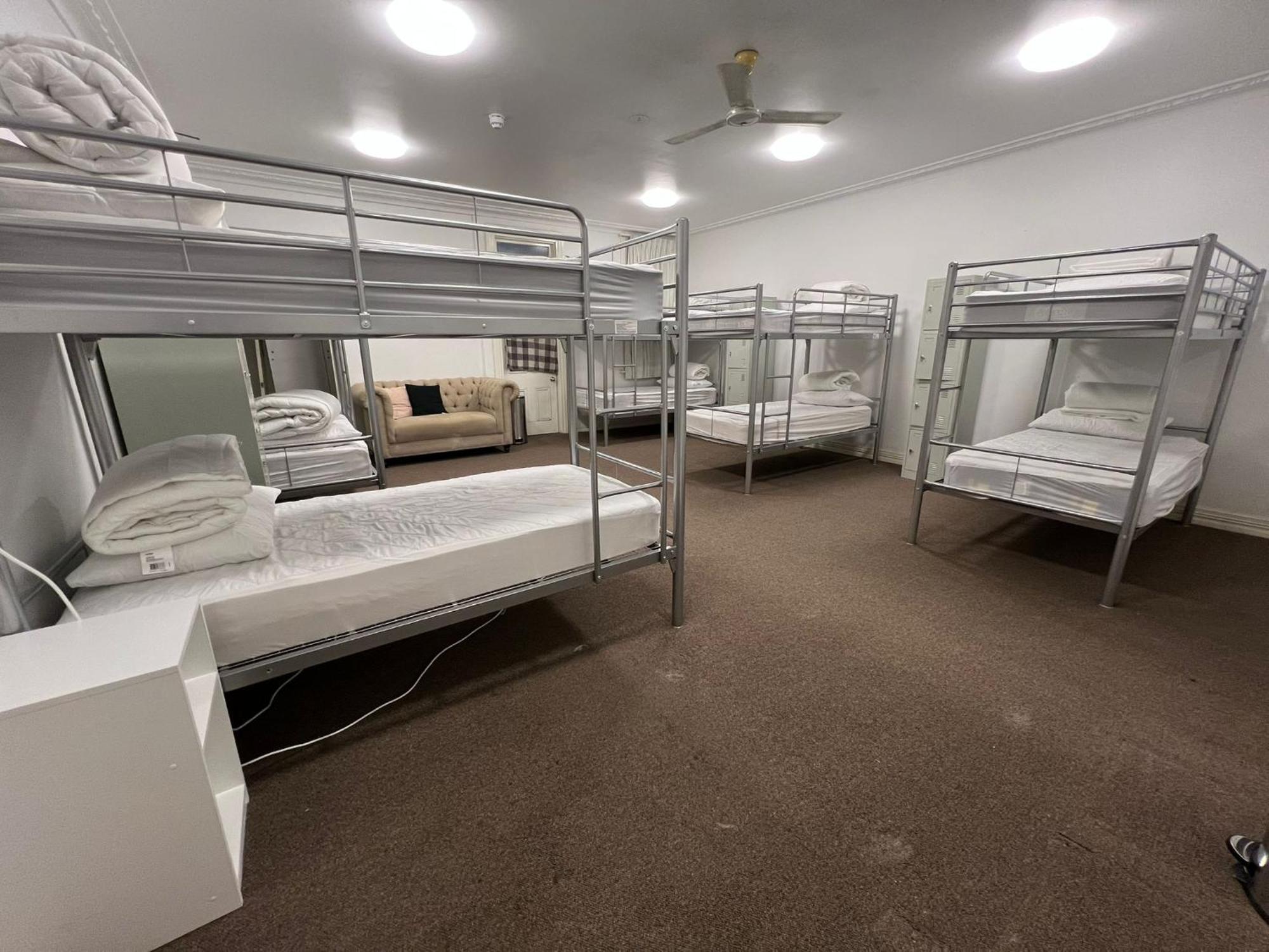 Wallaby Backpackers Hostel Perth - Note - Valid Passport Required To Check In - Buitenkant foto