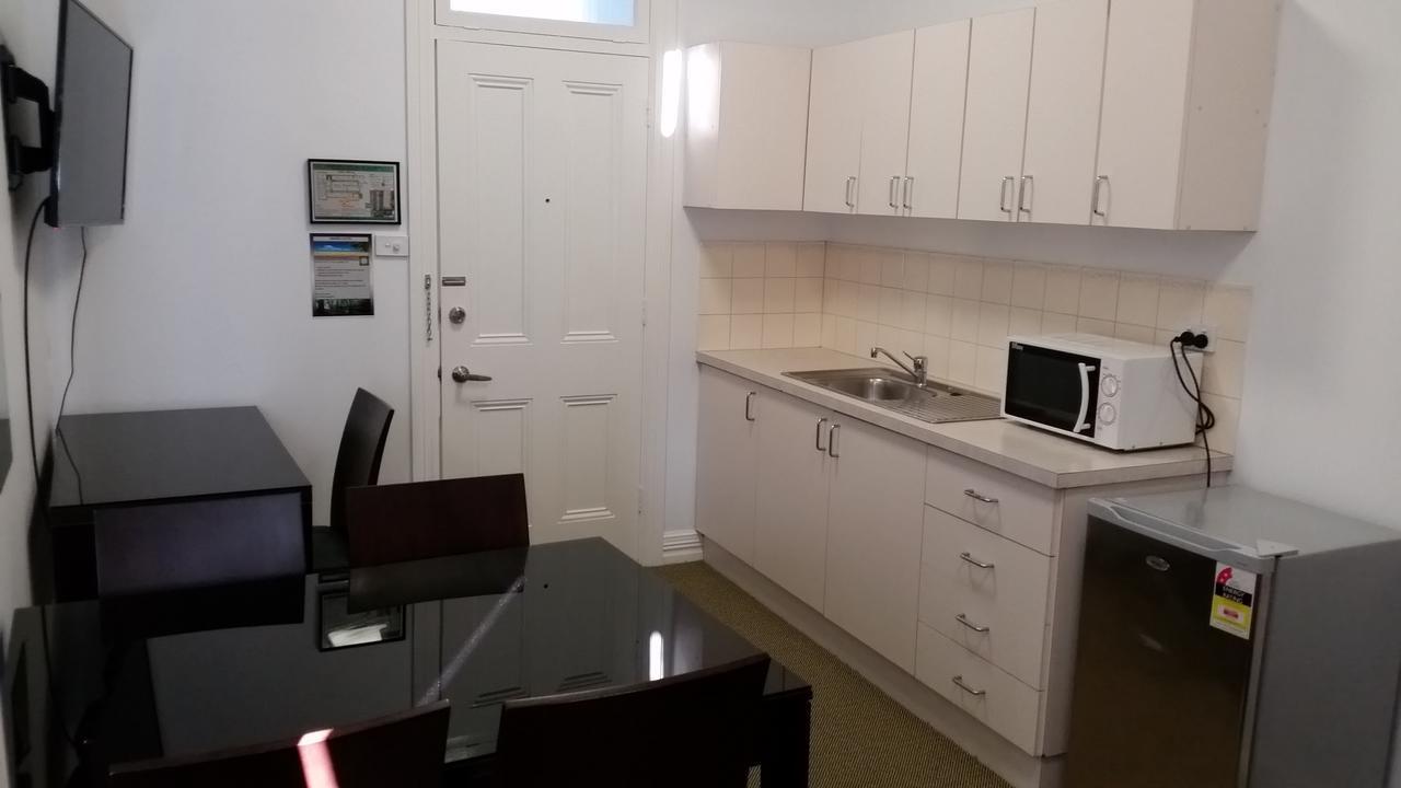 Wallaby Backpackers Hostel Perth - Note - Valid Passport Required To Check In - Buitenkant foto